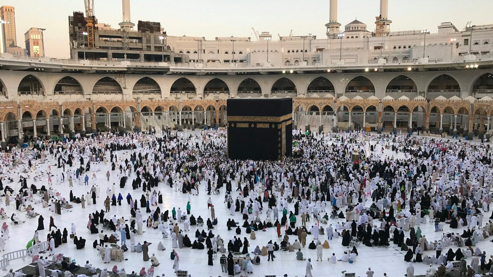 Pilgrims gathered around the Kaaba during Ramadan Umrah